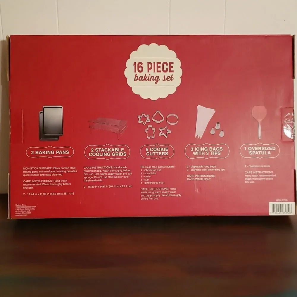 New in Box 16 Piece Baking Set